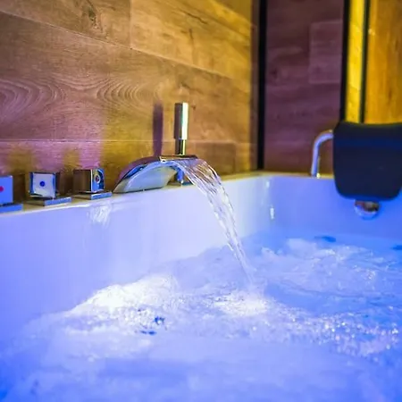 Noho Boutique , Premium Living Dikeou 8 Apartment *
